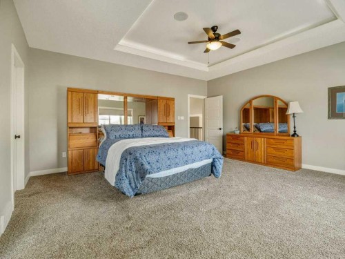 43 Riverine Lane West, Lethbridge, AB - Indoor Photo Showing Bedroom