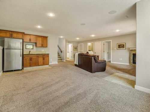 43 Riverine Lane West, Lethbridge, AB - Indoor