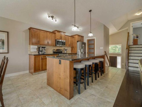 43 Riverine Lane West, Lethbridge, AB - Indoor Photo Showing Kitchen