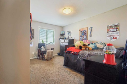 19 Riverland Close West, Lethbridge, AB - Indoor Photo Showing Bedroom