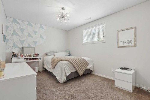 19 Riverland Close West, Lethbridge, AB - Indoor Photo Showing Bedroom