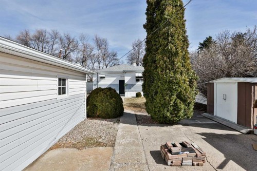 722 20 Street South, Lethbridge, AB 