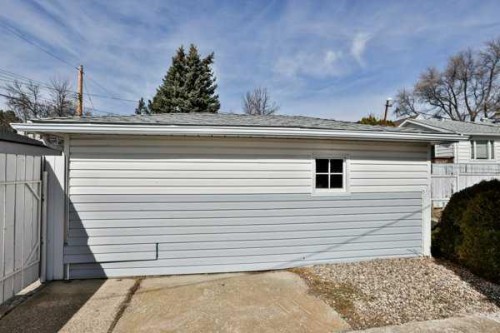722 20 Street South, Lethbridge, AB 