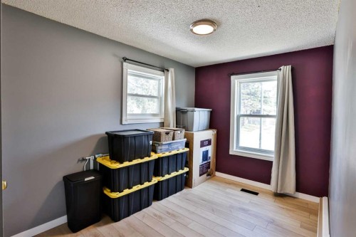 1009 6 Avenue North, Lethbridge, AB - Indoor Photo Showing Bedroom