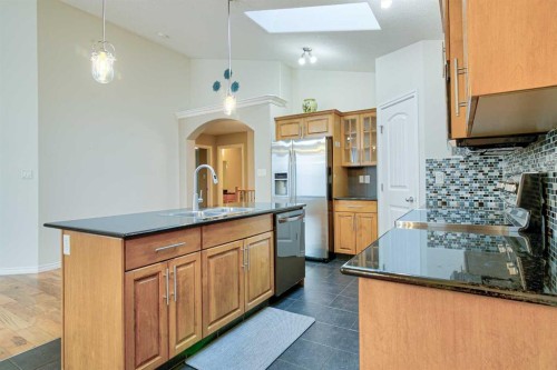 544 Couleesprings Crescent South, Lethbridge, AB - Indoor Photo Showing Kitchen