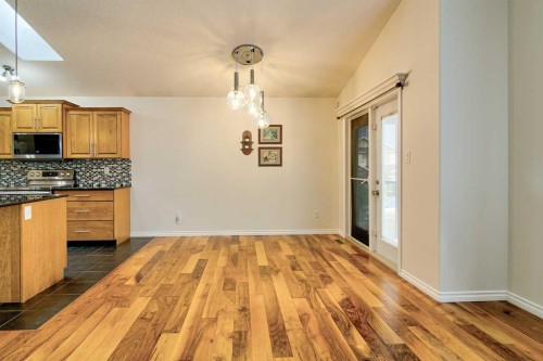 544 Couleesprings Crescent South, Lethbridge, AB - Indoor Photo Showing Kitchen
