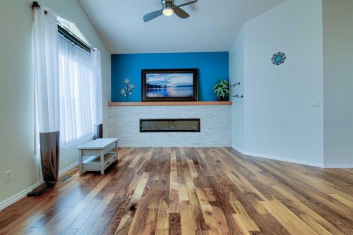 544 Couleesprings Crescent South, Lethbridge, AB - Indoor Photo Showing Living Room With Fireplace