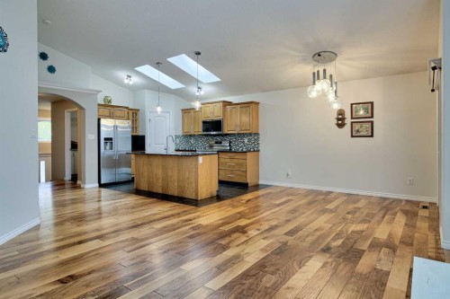 544 Couleesprings Crescent South, Lethbridge, AB - Indoor Photo Showing Kitchen