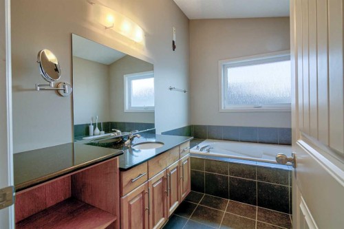 544 Couleesprings Crescent South, Lethbridge, AB - Indoor Photo Showing Bathroom