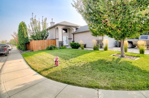 544 Couleesprings Crescent South, Lethbridge, AB - Outdoor
