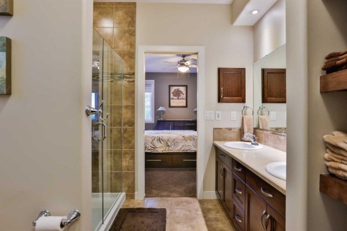 1577 Coalbanks Boulevard West, Lethbridge, AB - Indoor Photo Showing Bathroom