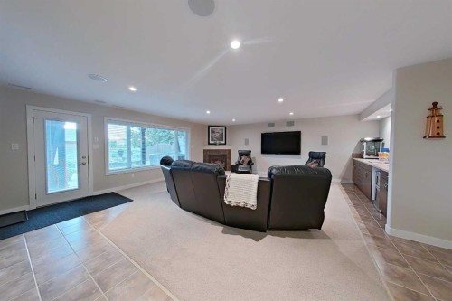 1577 Coalbanks Boulevard West, Lethbridge, AB - Indoor