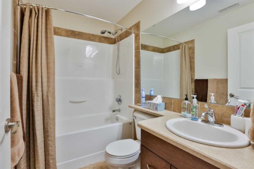 1577 Coalbanks Boulevard West, Lethbridge, AB - Indoor Photo Showing Bathroom