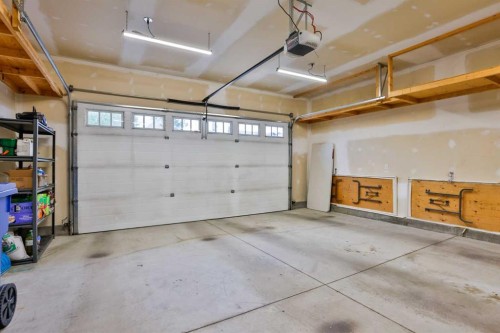 1577 Coalbanks Boulevard West, Lethbridge, AB - Indoor Photo Showing Garage