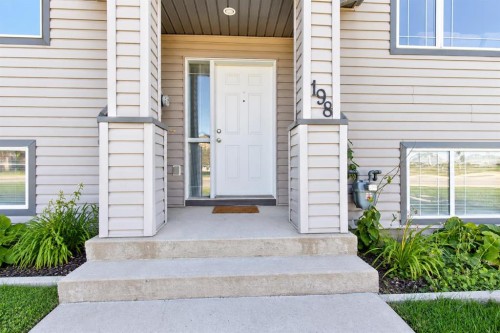198 Blackfoot Boulevard West, Lethbridge, AB 