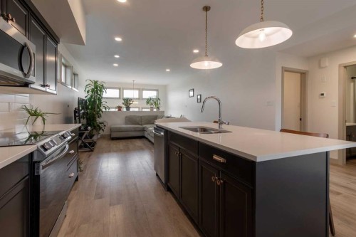 403 Caledonia Boulevard West, Lethbridge, AB - Indoor Photo Showing Kitchen With Double Sink With Upgraded Kitchen