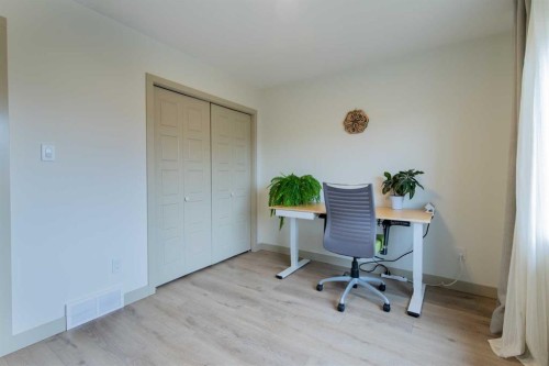 403 Caledonia Boulevard West, Lethbridge, AB - Indoor