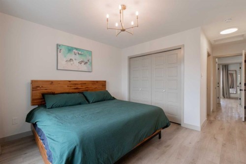 403 Caledonia Boulevard West, Lethbridge, AB - Indoor Photo Showing Bedroom