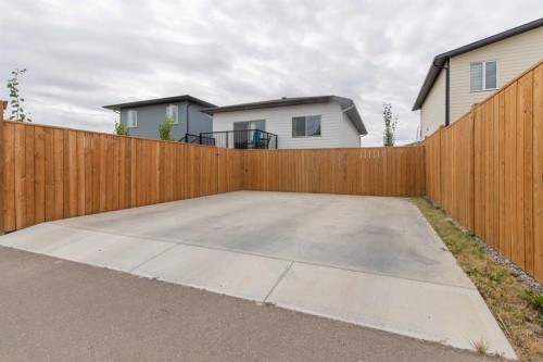 403 Caledonia Boulevard West, Lethbridge, AB - Outdoor
