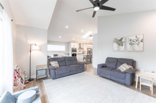 2006 30A Avenue, Coaldale, AB - Indoor Photo Showing Living Room