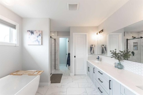 2006 30A Avenue, Coaldale, AB - Indoor Photo Showing Bathroom