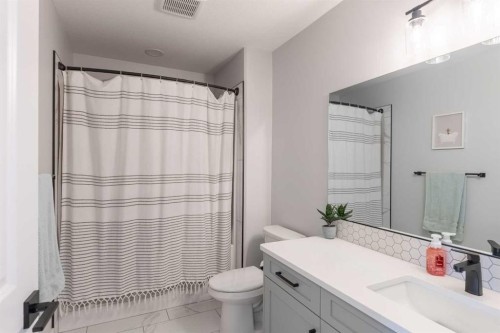 2006 30A Avenue, Coaldale, AB - Indoor Photo Showing Bathroom