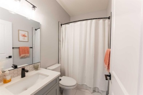 2006 30A Avenue, Coaldale, AB - Indoor Photo Showing Bathroom