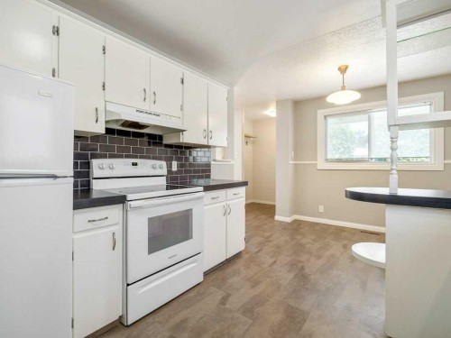 1726 13 Avenue South, Lethbridge, AB - Indoor Photo Showing Kitchen