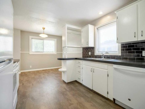1726 13 Avenue South, Lethbridge, AB - Indoor Photo Showing Kitchen