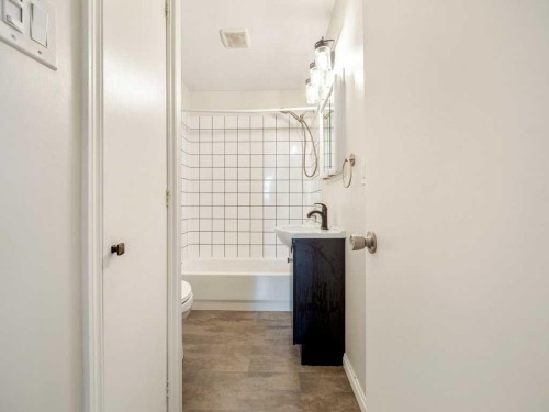 1726 13 Avenue South, Lethbridge, AB - Indoor