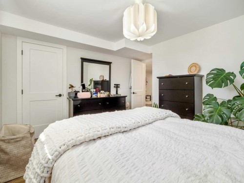 1726 13 Avenue South, Lethbridge, AB - Indoor Photo Showing Bedroom