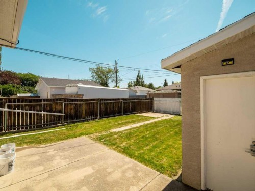 1726 13 Avenue South, Lethbridge, AB - Outdoor