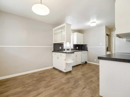 1726 13 Avenue South, Lethbridge, AB - Indoor Photo Showing Kitchen