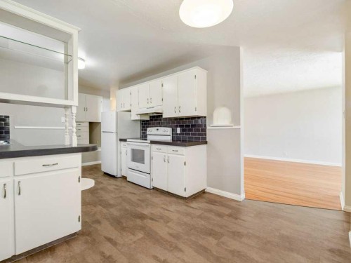 1726 13 Avenue South, Lethbridge, AB - Indoor Photo Showing Kitchen