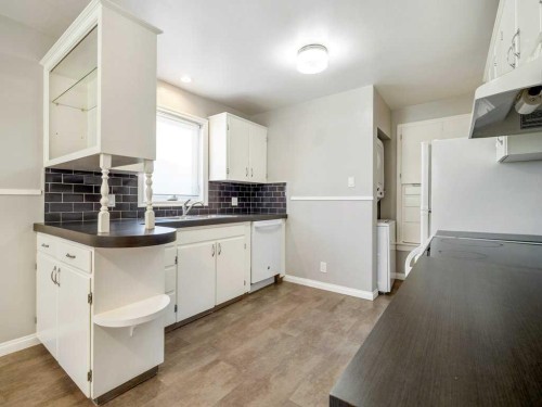 1726 13 Avenue South, Lethbridge, AB - Indoor Photo Showing Kitchen
