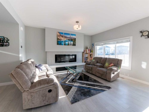 356 Westgate Crescent, Coaldale, AB 