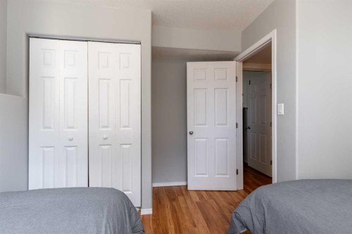 177 E 400 N, Raymond, AB 