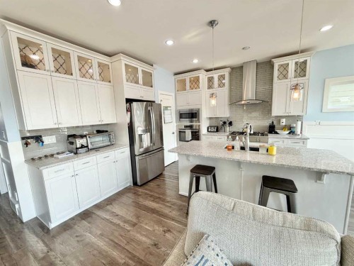 55 Riverhurst Cove West, Lethbridge, AB - Indoor Photo Showing Kitchen With Upgraded Kitchen