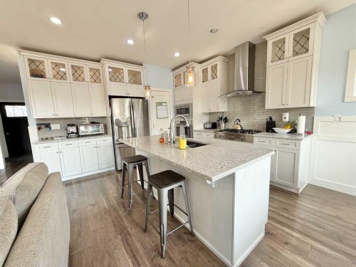 55 Riverhurst Cove West, Lethbridge, AB - Indoor Photo Showing Kitchen With Upgraded Kitchen