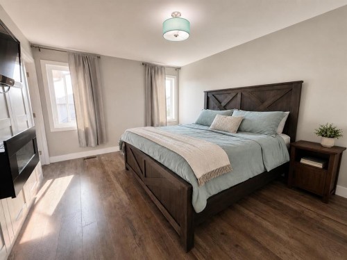 55 Riverhurst Cove West, Lethbridge, AB - Indoor Photo Showing Bedroom