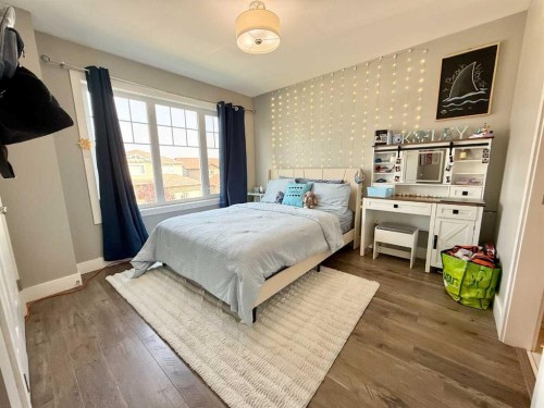 55 Riverhurst Cove West, Lethbridge, AB - Indoor Photo Showing Bedroom