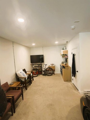 105 Pine Point, Blairmore, AB - Indoor