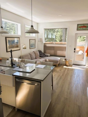 105 Pine Point, Blairmore, AB - Indoor Photo Showing Living Room
