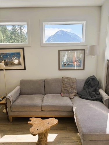 105 Pine Point, Blairmore, AB - Indoor Photo Showing Living Room
