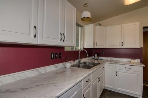1710 15 Avenue North, Lethbridge, AB 