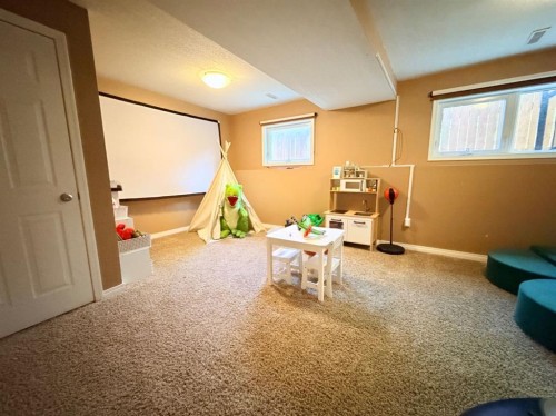 11 Lakhota Crescent West, Lethbridge, AB - Indoor Photo Showing Other Room