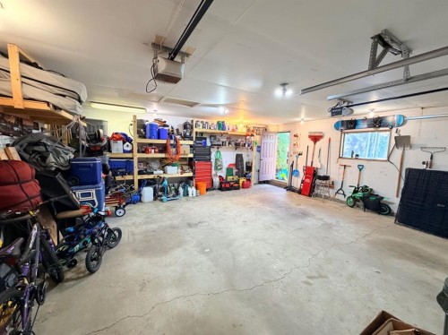 11 Lakhota Crescent West, Lethbridge, AB - Indoor Photo Showing Garage
