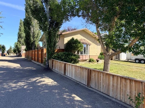 11 Lakhota Crescent West, Lethbridge, AB - Outdoor