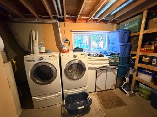 11 Lakhota Crescent West, Lethbridge, AB - Indoor Photo Showing Laundry Room