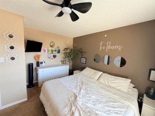 11 Lakhota Crescent West, Lethbridge, AB - Indoor Photo Showing Bedroom